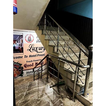 Hotel Preeti,Lalitpur エクステリア 写真