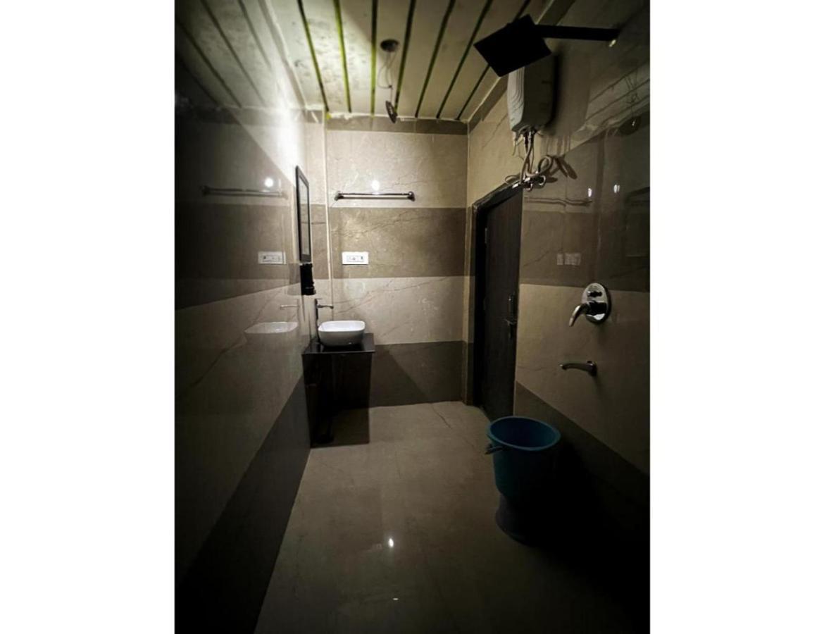 Hotel Preeti,Lalitpur エクステリア 写真