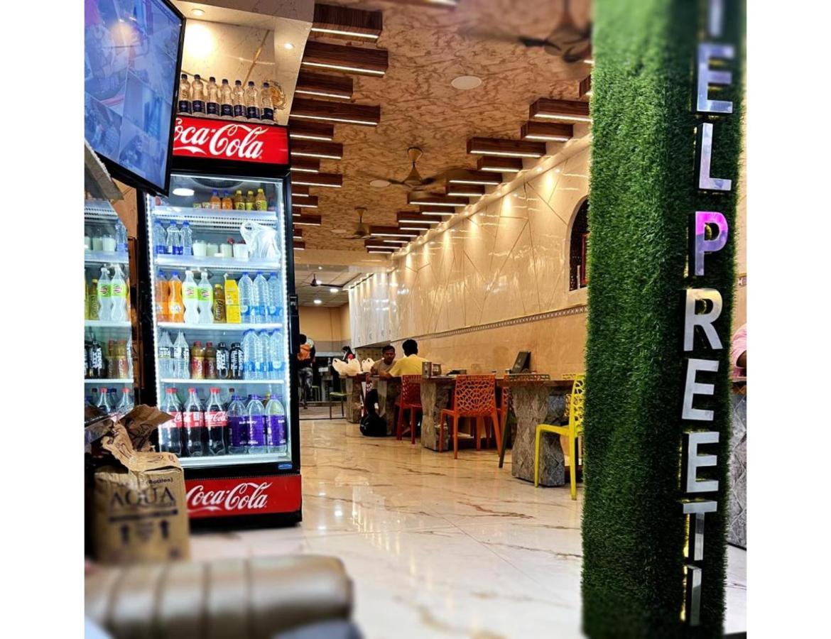 Hotel Preeti,Lalitpur エクステリア 写真