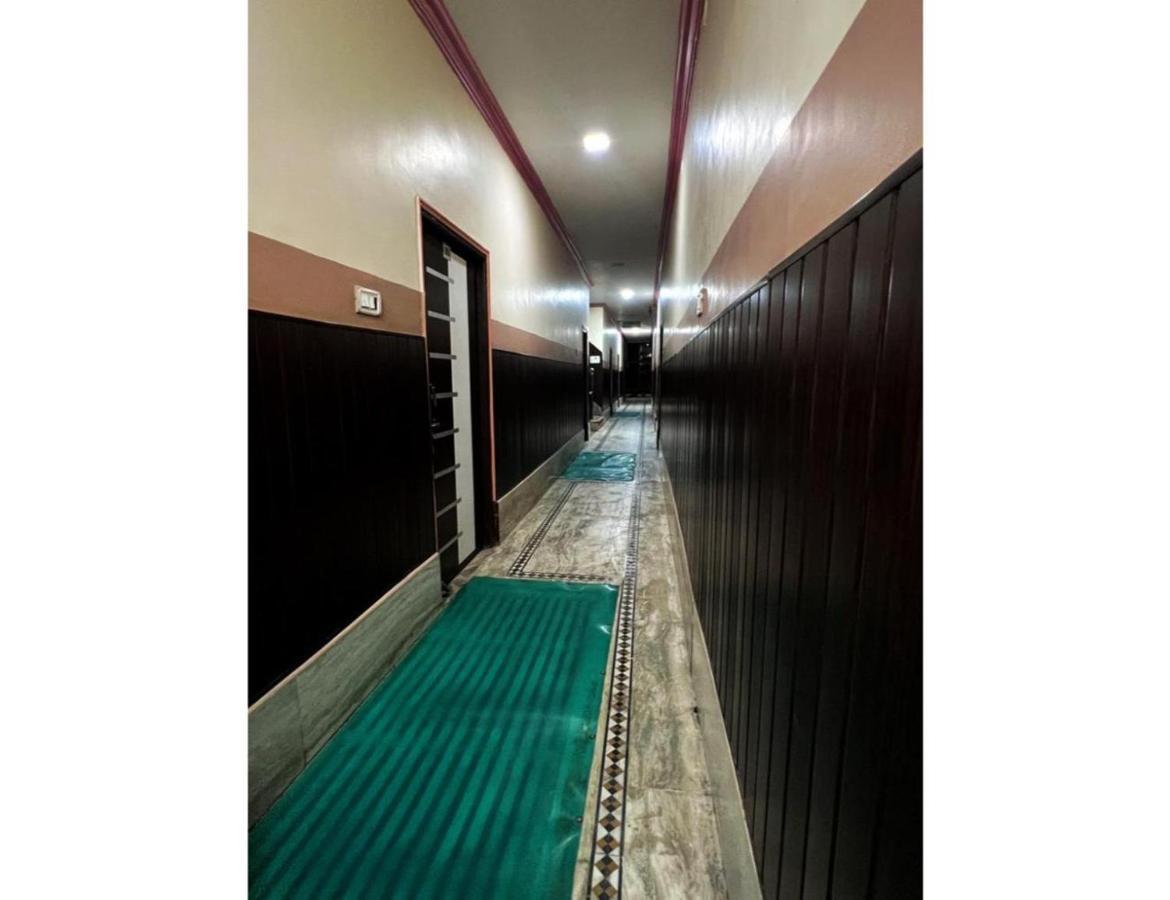 Hotel Preeti,Lalitpur エクステリア 写真