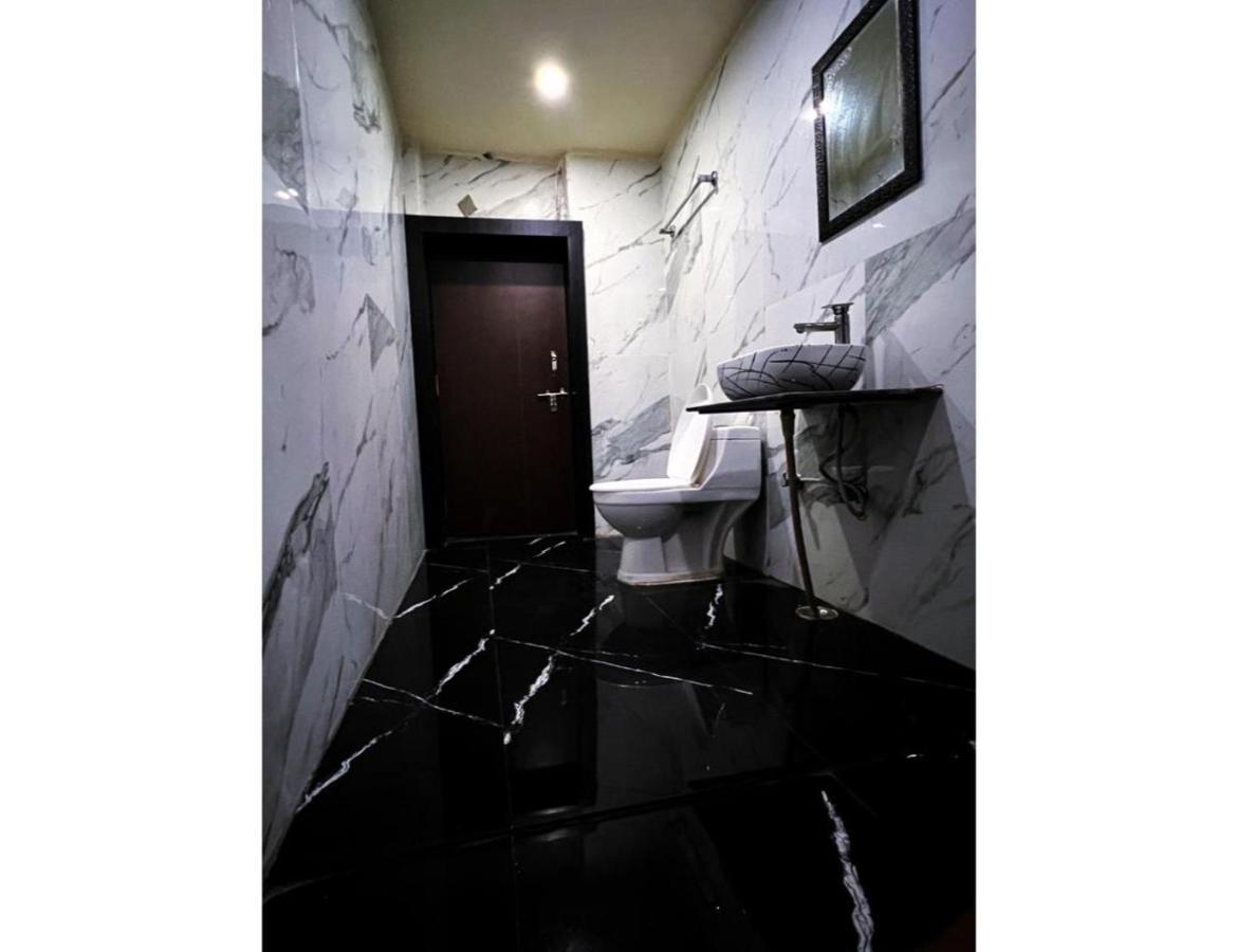 Hotel Preeti,Lalitpur エクステリア 写真