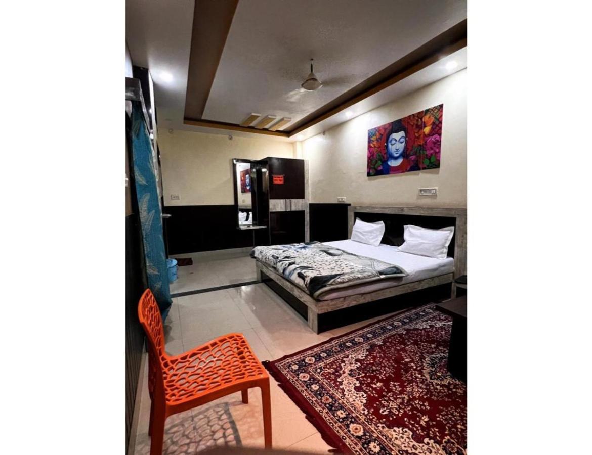 Hotel Preeti,Lalitpur エクステリア 写真
